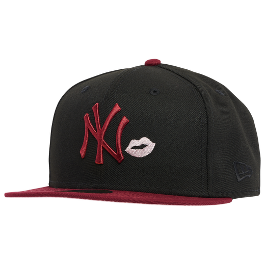 New Era New York Yankees Black/Burgundy Kiss Lips 59FIFTY Fitted Hat