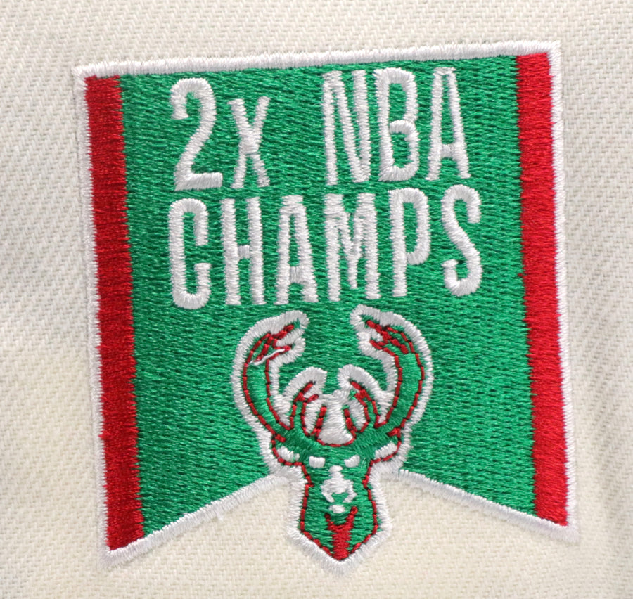 New Era Milwaukee Bucks 2X NBA Champs Cream/Dark Green 59FIFTY Fitted Hat