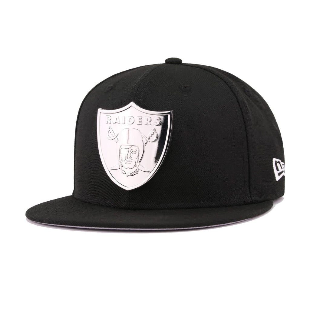 New Era Oakland Raiders Metal Badge 59Fifty Fitted Hat