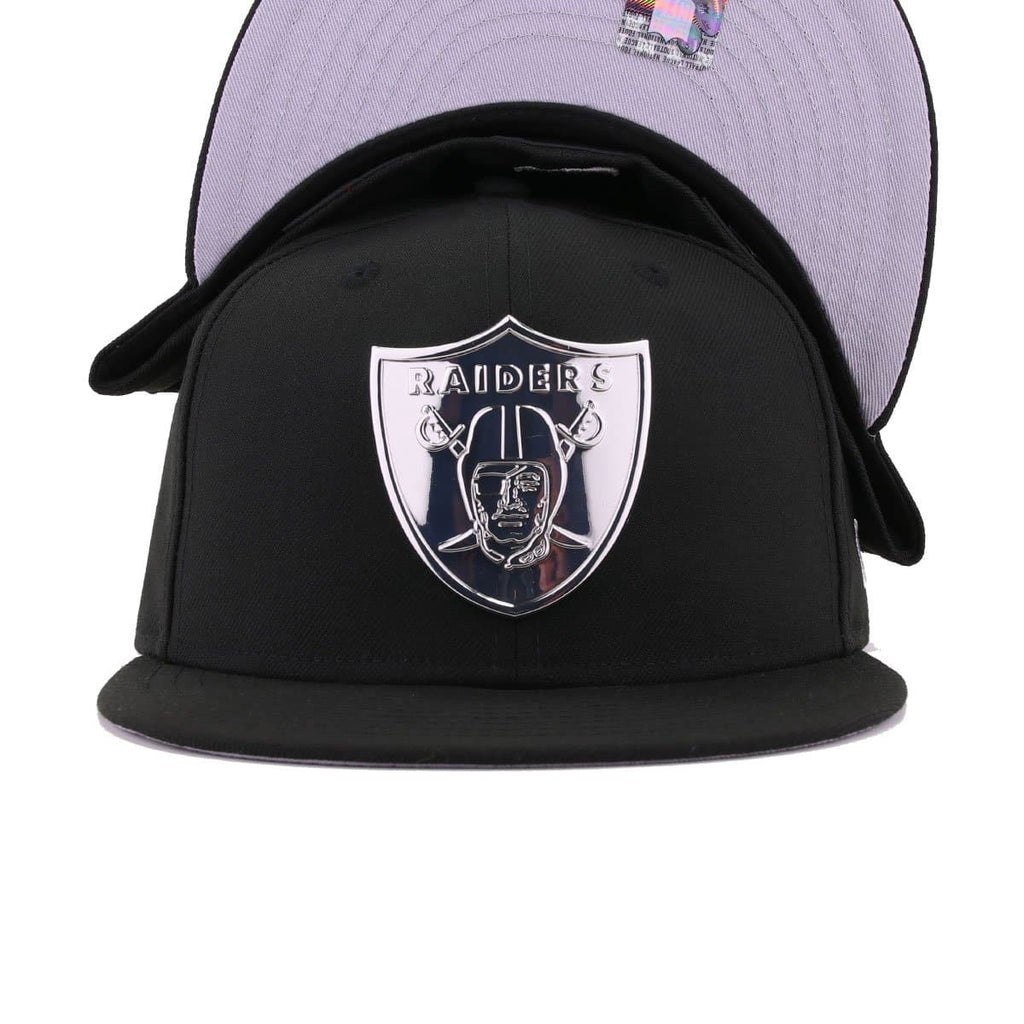 New Era Oakland Raiders Metal Badge 59Fifty Fitted Hat