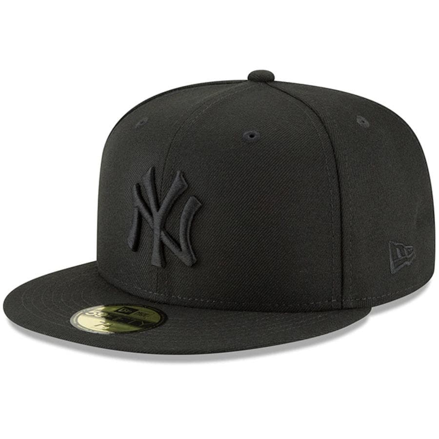 New Era New York Yankees Black on Black 59Fifty Fitted Hat
