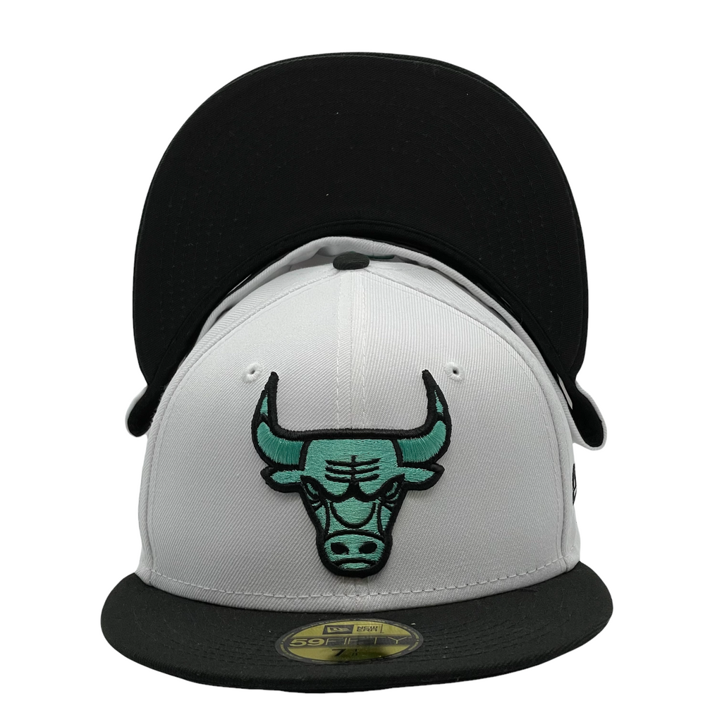 New Era Chicago Bulls White/Teal 2-Tone Color Pack 2022 59FIFTY Fitted Hat