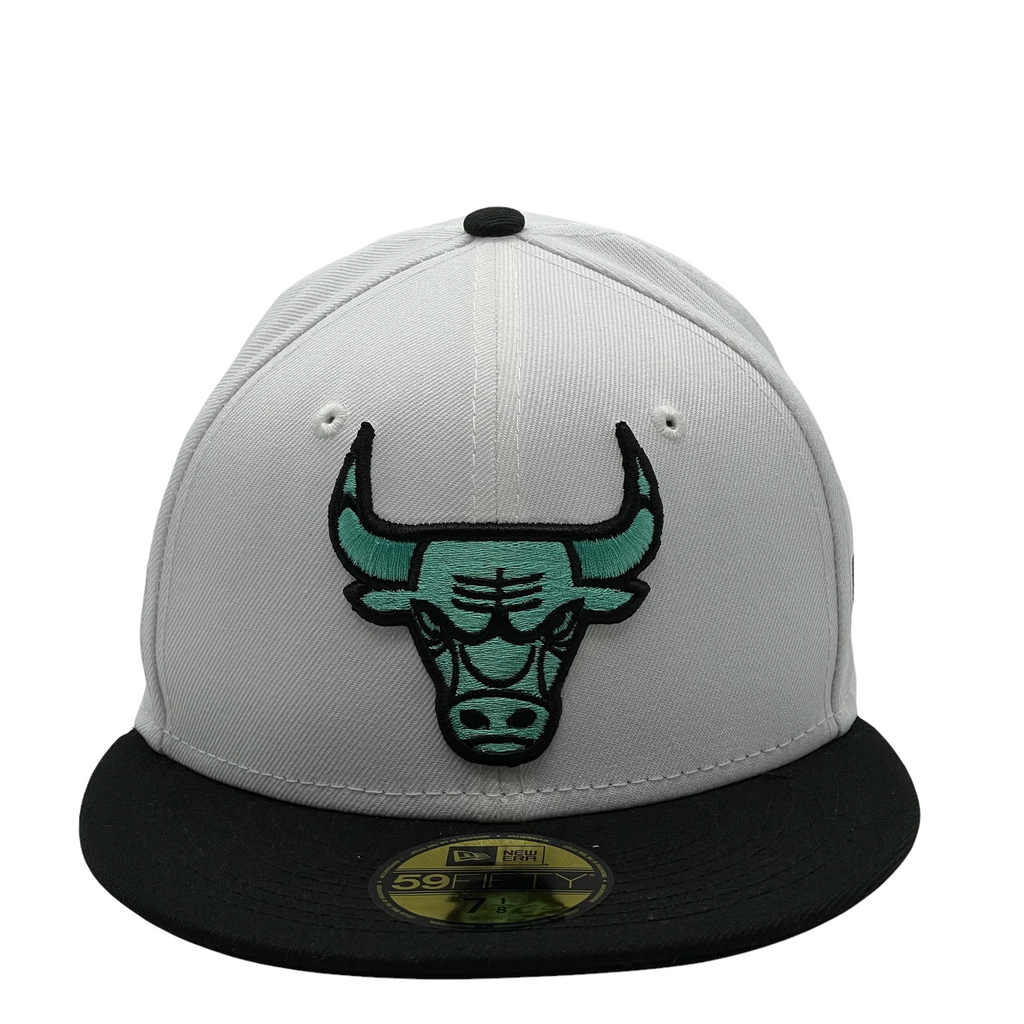 New Era Chicago Bulls White/Teal 2-Tone Color Pack 2022 59FIFTY Fitted Hat