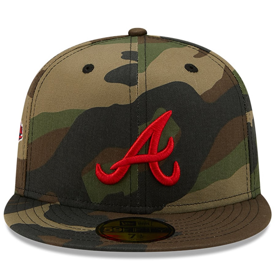 New Era Camo Atlanta Braves 1995 World Series Patch Woodland Undervisor 59FIFTY Fitted Hat
