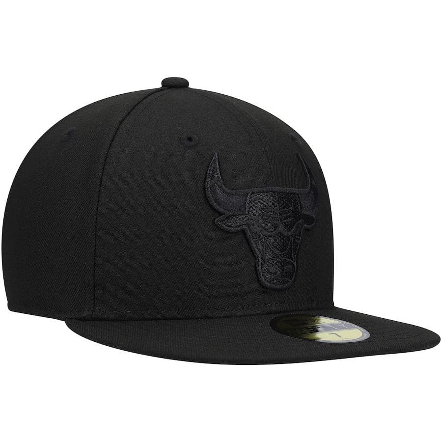 New Era Chicago Bulls Black on Black 59Fifty Fitted Hat