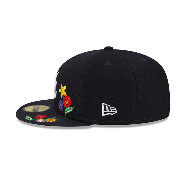 New Era  Atlanta Braves Visor Bloom 2022 59FIFTY Fitted Hat