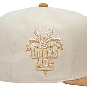 Mitchell & Ness Milwaukee Bucks Sandman Cream/Light Brown Hardwood Classics Fitted Hat