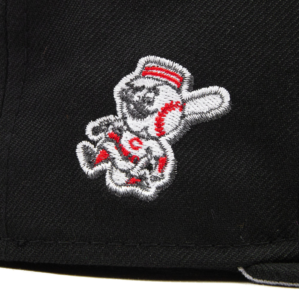 New Era Cincinnati Reds "C" Font Dark Black/Red 59FIFTY Fitted Hat