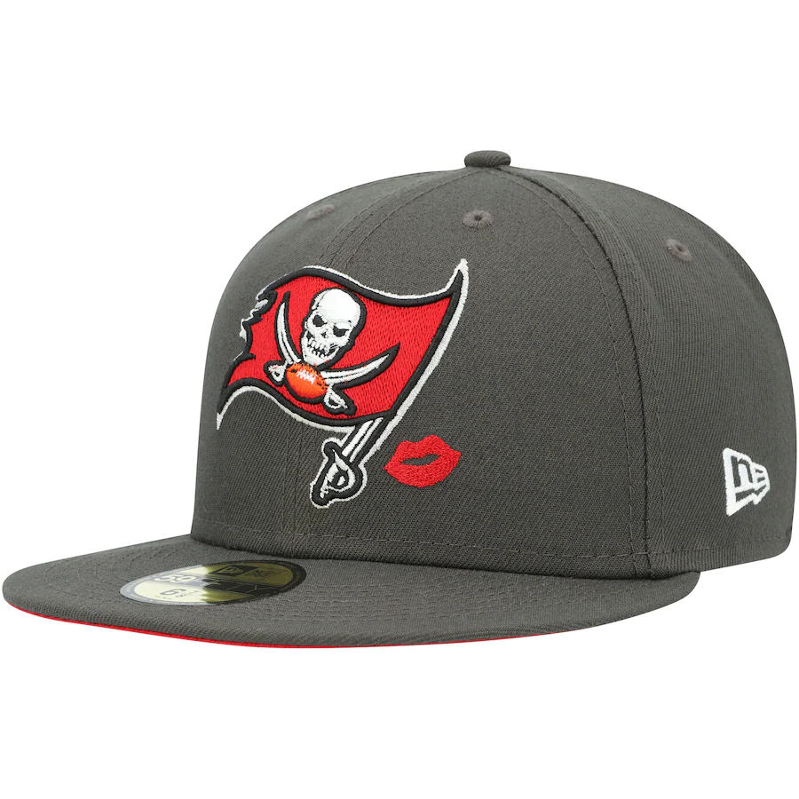 New Era Tampa Bay Buccaneers Lips 59FIFTY Fitted Hat