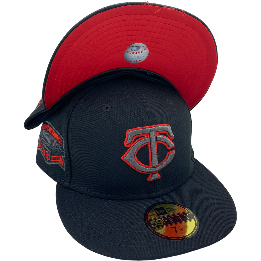 New Era Minnesota Twins Black Metallic Side Patch 59FIFTY Fitted Hat