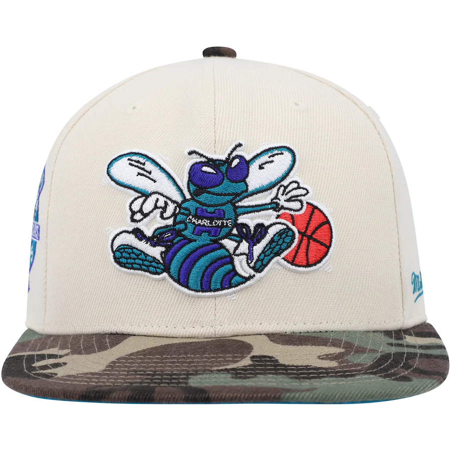 Mitchell & Ness Charlotte Hornets Cream/Camo Hardwood Classics 5th Anniversary Off White Camo Fitted Hat