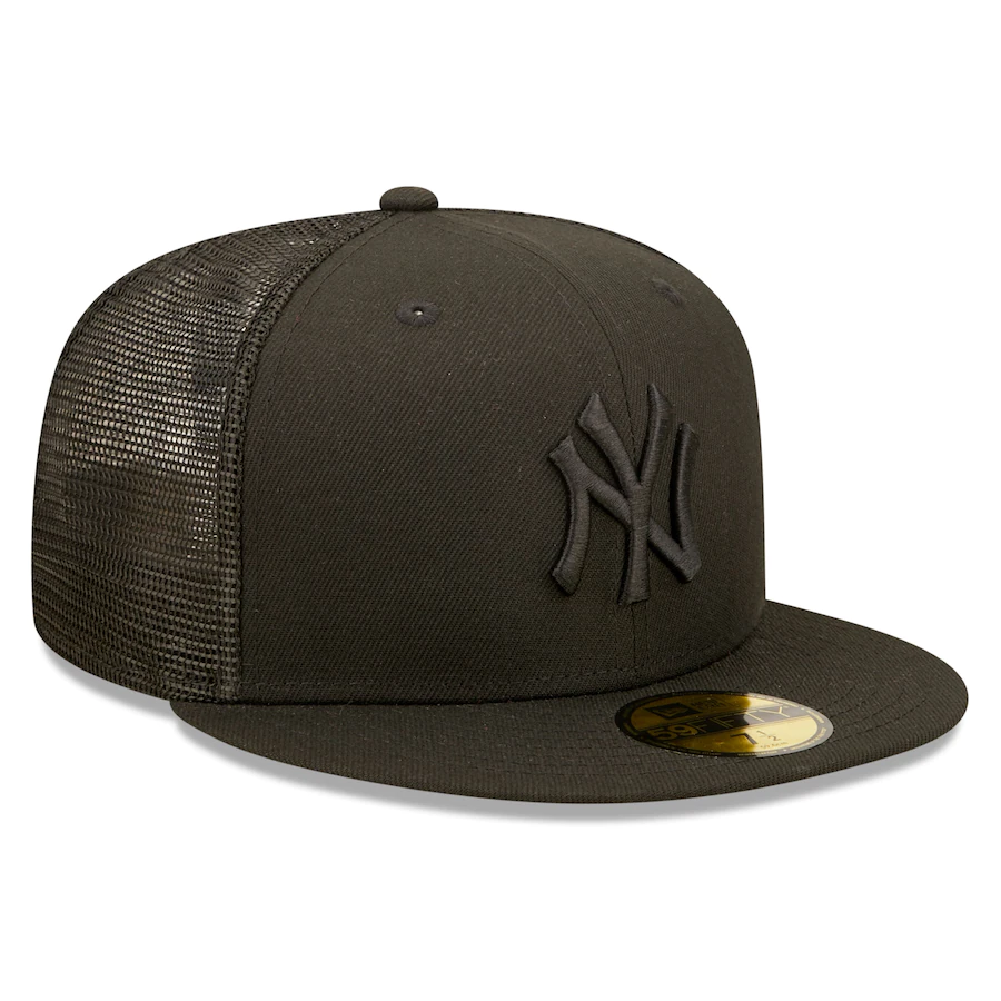 New Era New York Yankees Blackout Trucker 59FIFTY Fitted Hat