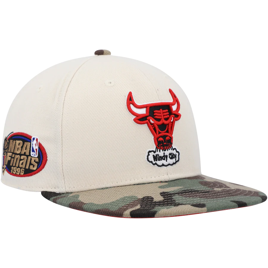 Mitchell & Ness Chicago Bulls Cream/Camo Hardwood Classics 1996 NBA Finals Off White Camo Fitted Hat
