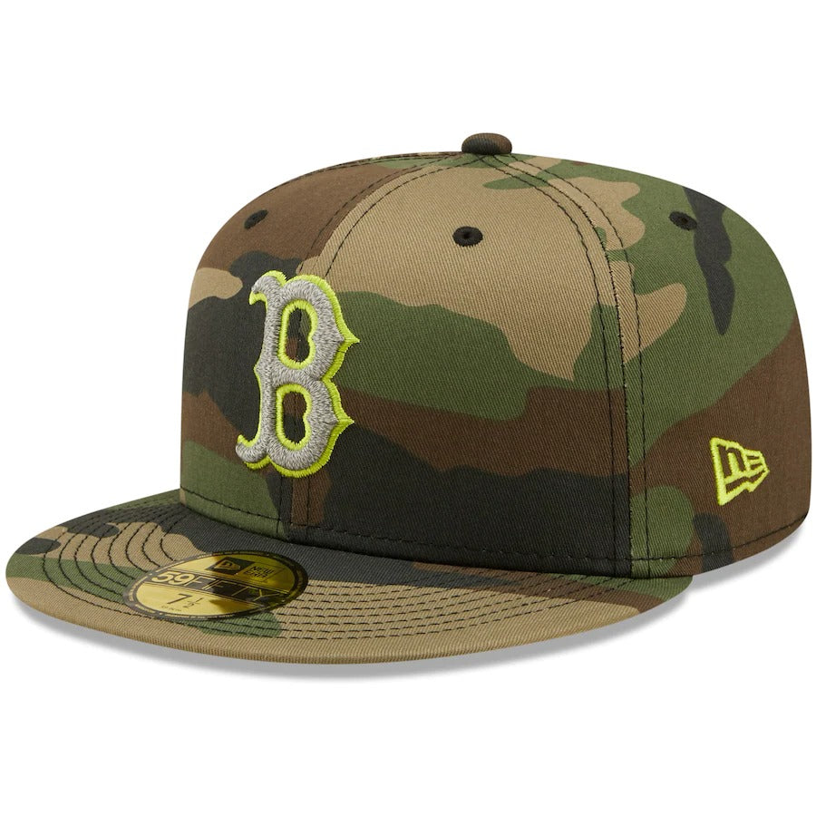 New Era Camo Boston Red Sox Woodland 2004 MLB World Series Reflective Undervisor 59FIFTY Fitted Hat