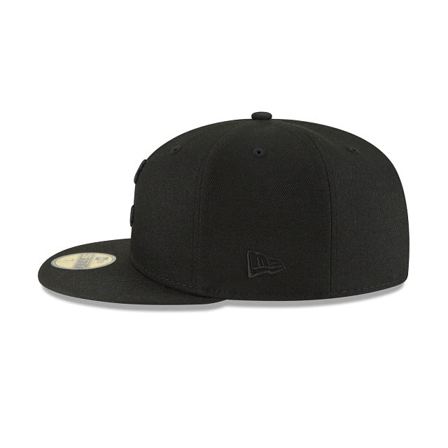 New Era Cleveland Guardians Blackout Basic 2022 59FIFTY Fitted Hat